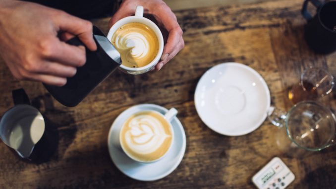 ernaehrung-in-der-schwangerschaft-koffein-frei-entkoffeiniert-er-kaffee